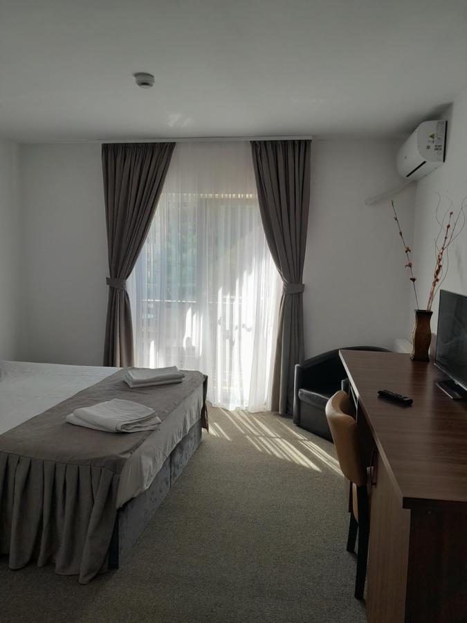 Hotel Pensiunea Floare De Colt à Băile Herculane Extérieur photo