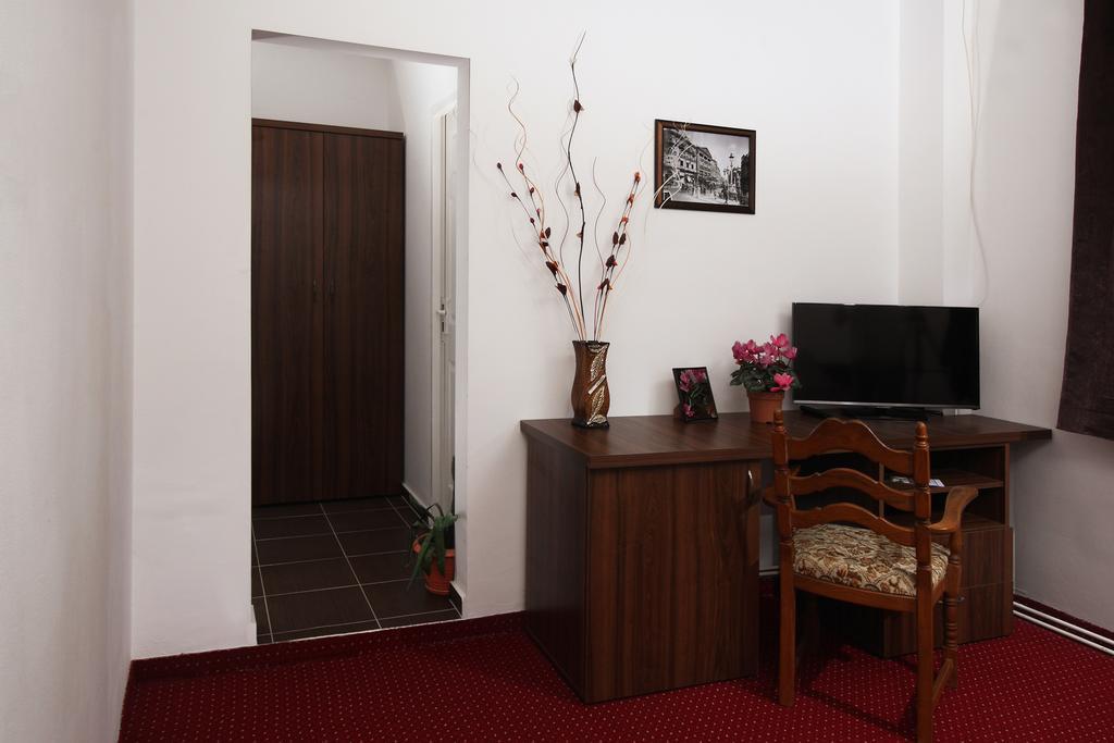 Hotel Pensiunea Floare De Colt à Băile Herculane Extérieur photo